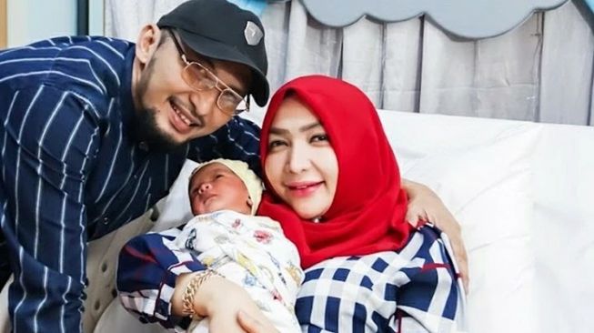 6 Potret Bayi Roro Fitria, Ungkap Arti Nama sang Buah Hati