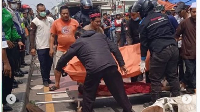 Update Korban Tewas Tronton Seruduk Tiang BTS di Bekasi, Anak SD Tergencet, Tukang Bakso Meninggal