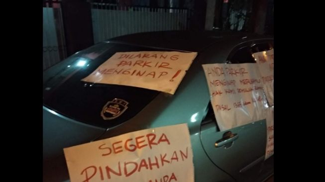 Efek Parkir Mobil Sembarangan, Pemilik Kendaraan Ini Dapat Hadiah yang Bikin Malu