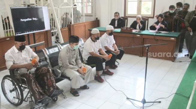 Eks Kasatpol PP Makassar Hadiri Sidang Perdana Pakai Kursi Roda, Jaksa Tuntut Hukuman Mati