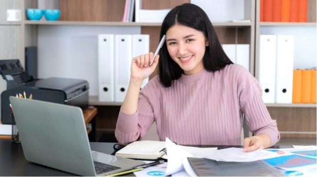 4 Penyebab Wanita Cerdas Sangat Menarik