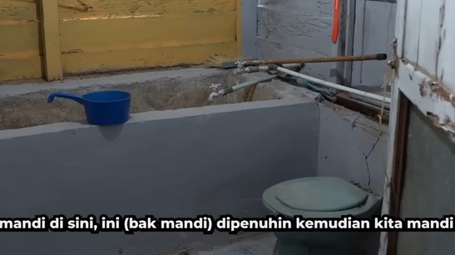 Potret Rumah Ayah Jerome Polin di Kampung (YouTube Nihongo Mantappu)