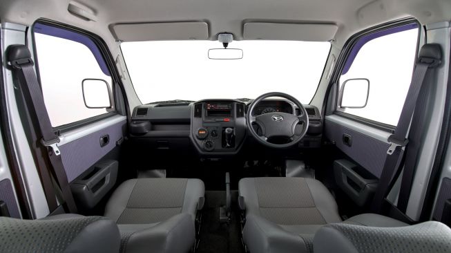 Simak kabin seru Daihatsu GranMax dengan cupholder serta power steering [PT ADM].