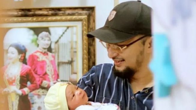 Potret Baby Sulthan Anak Roro Fitria (Instagram/@roro.fitria1989)