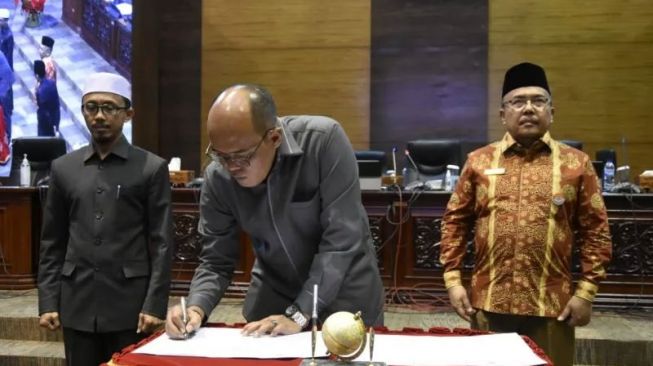 Perubahan KUA PPAS 2022 Disekapati Pemprov dan DPRD Sumbar