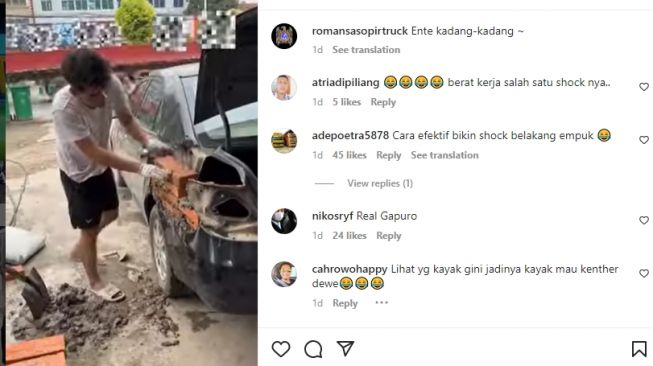 Pria ini memperbaiki mobil yang sudah rusak dengan cara antimainstream (Instagram)