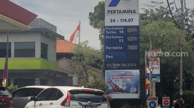 Cemas Di-prank Pemerintah, Warga Tetap Antre BBM: Biasanya Naiknya Selalu Diam-Diam