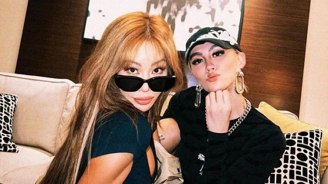 Potret Kedekatan Agnez Mo dan Jessi (Instagram/agnezmo)