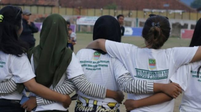 Dukungan Setia Wadon Persikasi, Suporter Wanita Laskar Bendo Item: Bukan Sekedar Pemanis Tribun