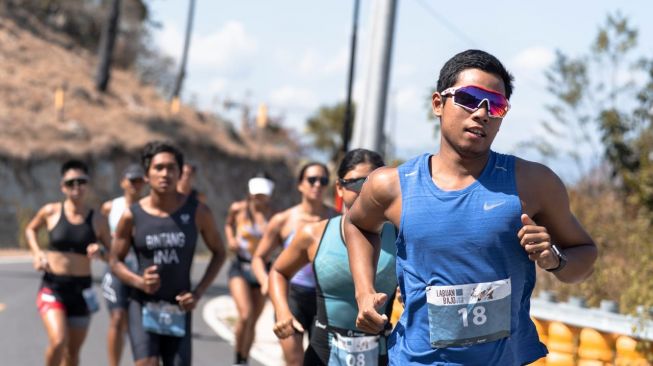 Juara PON hingga langganan SEA Games ramaikan event duathlon bertajuk “The Luxury Collection, Labuan Bajo Swim & Run” di Labuan Bajo, Senin (29/8/2022). [Istimewa]