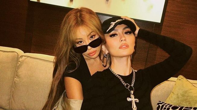 Potret Kedekatan Agnez Mo dan Jessi (Instagram/agnezmo)