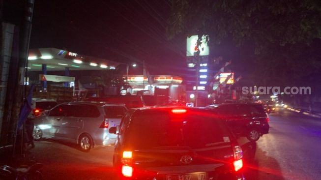 Tadi Malam, Warga Cianjur Dibuat Panik dengan Padati SPBU: Antrean Mengular hingga Timbulkan Kemacetan