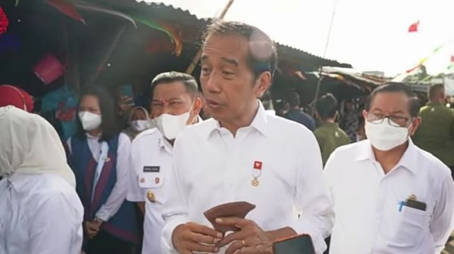Jokowi Disebut Kabur Kala Massa Demo Tolak Kenaikan BBM Geruduk Istana, Ngabalin: Jangan Nyebar Fitnah