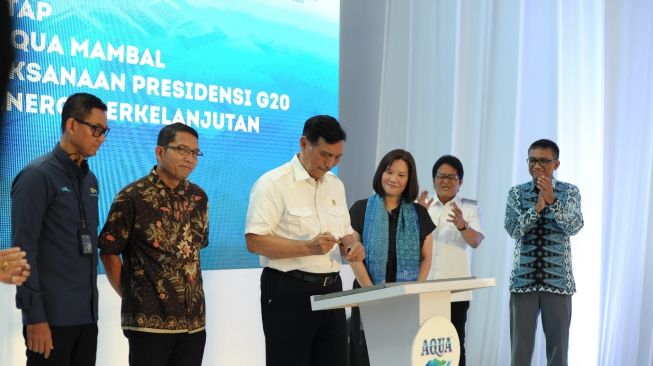 Danone-AQUA Resmikan PLTS Atap di Pabrik Mambal Bali