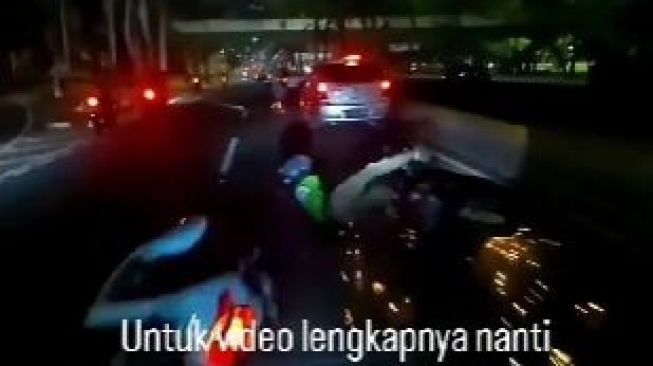 Viral Pengendara Motor Kebut-kebutan di Semanggi Akibatkan Kecelakaan Beruntun, Polisi Lakukan Penyelidikan