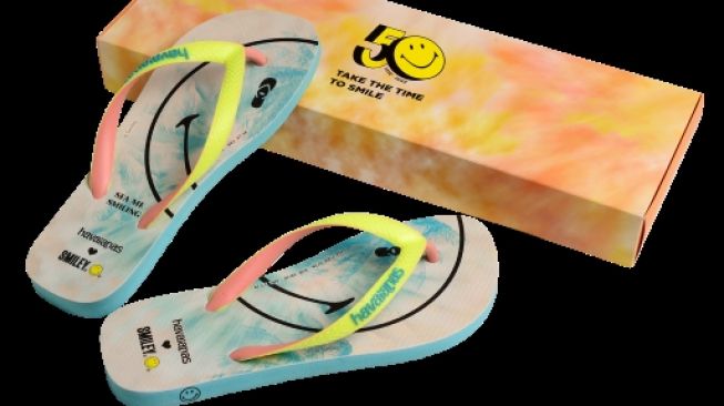 Sebarkan Kebahagiaan, Ikon Smiley Hadir dalam Rangkaian Sandal dan Aksesori