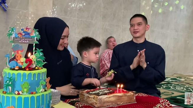 Potret ulang tahun anak Citra Kirana dan Rezky Aditya(Instagram/@pesantrenyatimalhilal dan YouTube)