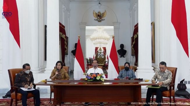  LIVE: Konferensi Pers Presiden Jokowi dan Menteri Terkait perihal Pengalihan Subsidi BBM (YouTube/Sekretariat Negara)
