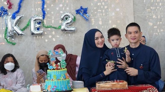 Potret ulang tahun anak Citra Kirana dan Rezky Aditya(Instagram/@pesantrenyatimalhilal dan YouTube)