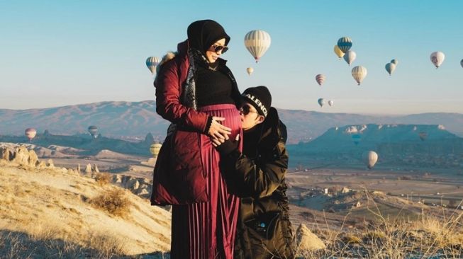 Potret Babymoon Artis di Luar Negeri (instagram/@aurelie.hermansyah)