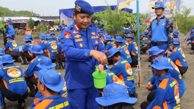 Ditpolairud Polda Jateng Pimpin Pengukuhan 150 Peserta Tim dan Relawan SAR Arnavat