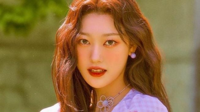 Choerry LOONA Absen dari Jadwal Tur Dunia di Eropa karena Masalah Kesehatan