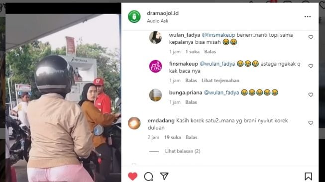 Efek BBM Naik, 2 Wanita Ini Berantem di SPBU, Saling Tunjuk dan Tendang Motor: Kasih Korek