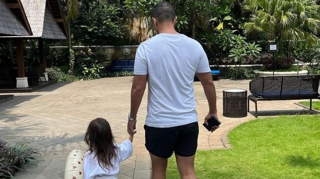 Potret Raisa dan Hamish Daud Rayakan Anniversary. (Instagram/raisa6690)