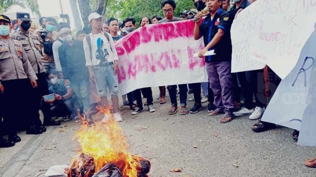 Setelah BBM Subsidi Naik, Ada yang Demo, Mengeluh sampai Menimbun Bahan Bakar di Jatim