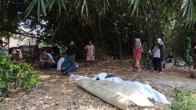 Perluas Kandang Ayam Hingga Tidak Melibatkan Ahli Waris Saat Pembongkaran, Empat Jenazah Terlantar di Kebun Bambu