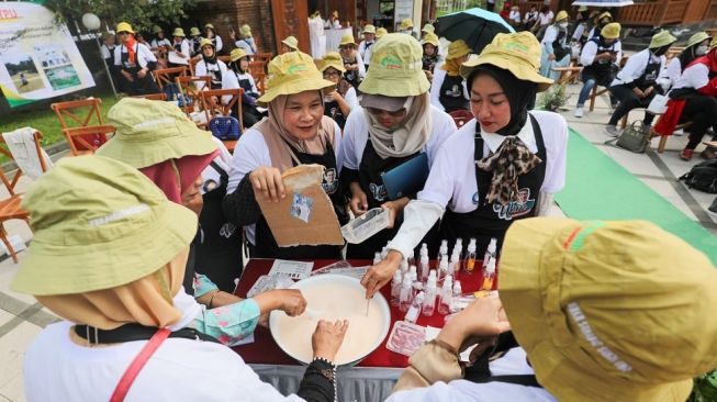 Relawan UMKM Sahabat Sandi Bantu Emak-emak Wonosobo Manfaatkan Limpahan Buah Pepaya Jadi Peluang Usaha