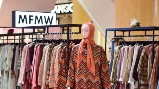 Label Busana Muslim Lokal Tampilkan Koleksi Baru: Fashionable Tapi Tetap Sopan Khas Indonesia