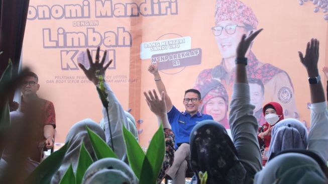 KTA Gerindra Sandiaga Uno Kata Desmon Mahesa Dimakan Tikus: Gimana Mau Dipecat!