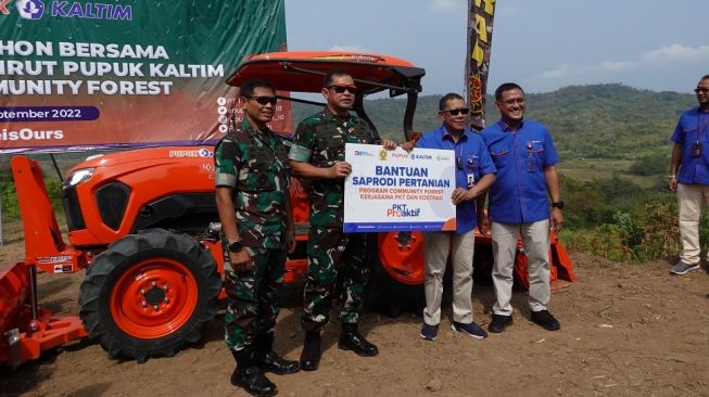 Optimalkan Program Community Forest, Pupuk Kaltim Salurkan Sarana Pendukung ke Kostrad