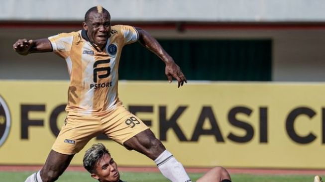 Herman Dzumafo mencetak gol tunggal untuk FC Bekasi City melawan Gresik United (@fcbekasi)
