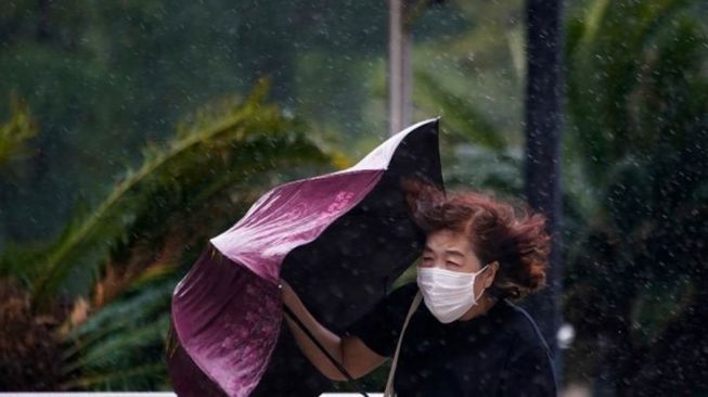 Diterjang Topan Muifa, Sejumlah Bandara di China Terpaksa Ditutup Sementara