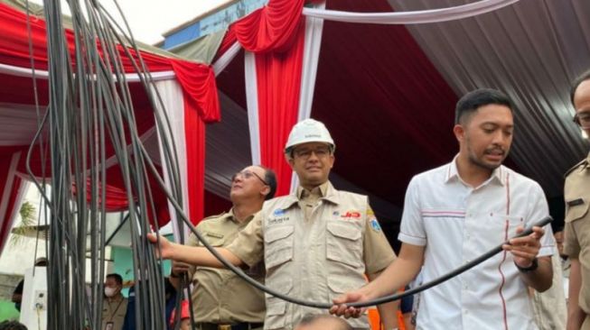 Minta Anies Jangan Hanya Seremonial, Kenneth PDIP: di Pemukiman Padat Jakarta Masih Banyak Kabel Semrawut
