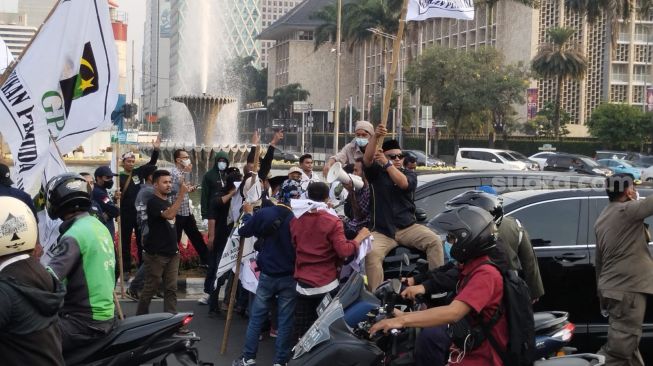 Ditangkap Polisi Gegara Sweeping Kendaraan Pelat Merah di Patung Kuda, 6 Pendemo Masih Diperiksa di Polda Metro