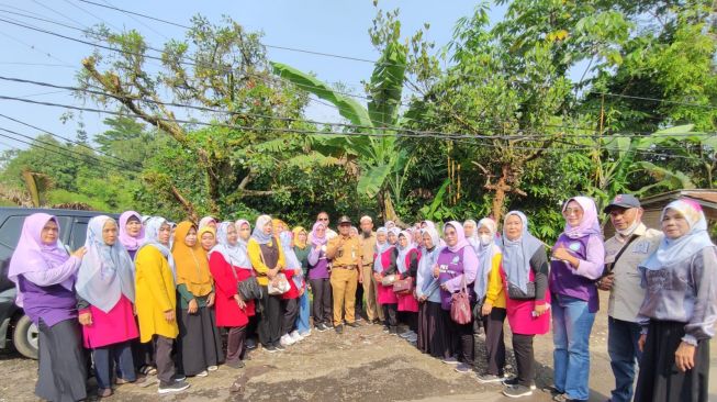 Lurah Curug, Ajak PKK dan KWT Ikuti Pelatihan Pertanian 