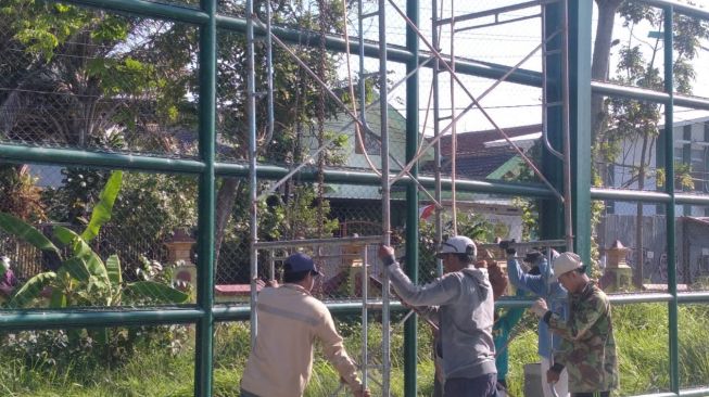 Waduh! Tidak Satupun Pekerja Proyek di GOR Memakai Alat Pelindung Diri