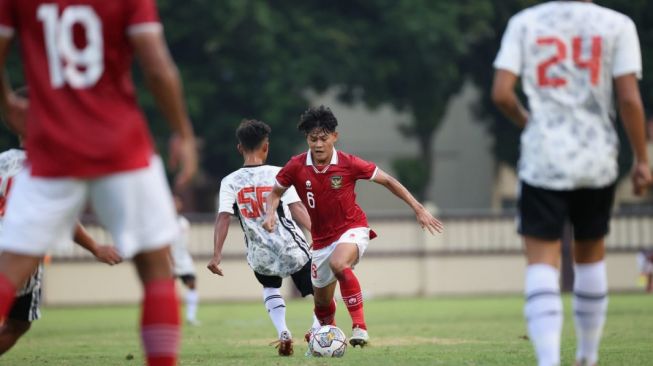 Pertandingan uji coba Timnas Indonesia U-19 vs Persija Jakarta di Stadion PTIK, Jakarta, Senin (6/9/2022). (Dok. PSSI).