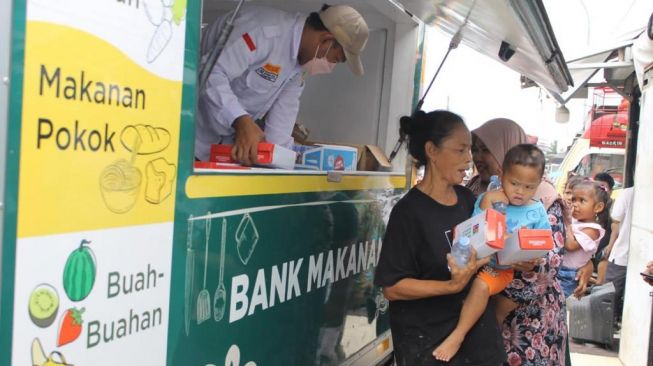 Bank Makanan Baznas Distribusikan Paket ZChicken untuk Masyarakat Ekonomi Rentan di Depok