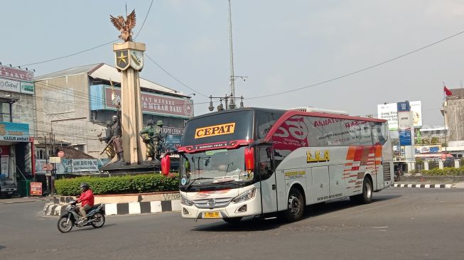 Dampak Negatif Mulai Terasa! Harga BBM Bersubsidi Naik, Tarif Bus Ikutan Meroket