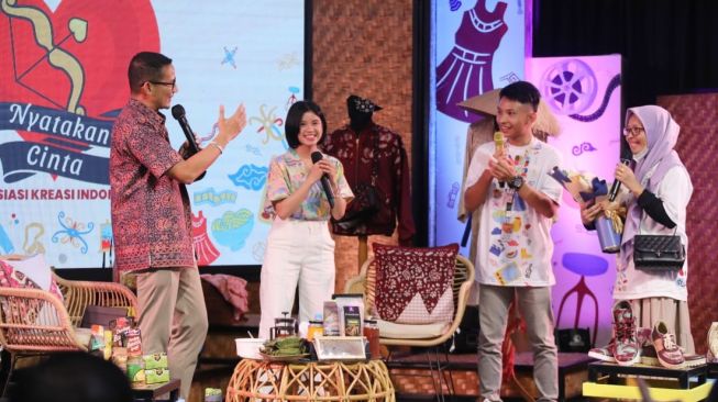 Sandiaga Bantu Kembangkan Bisnis Teh Kerinci Milik Anak Muda di Jambi