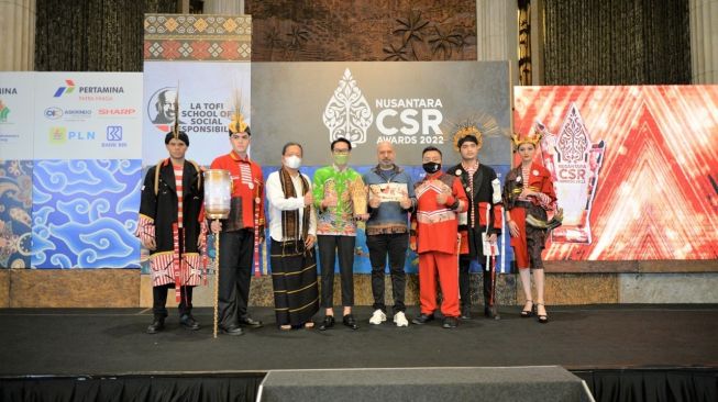 CSR Sharp Electronic Indonesia berhasil memboyong penghargaan CSR Nusantara Award 2022. [PT Sharp Electronics Indonesia]