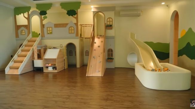 Playground di rumah Shireen Sungkar (YouTube)