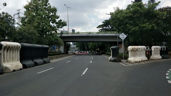 Awas! Jalan Gatot Subroto Ditutup Imbas Demo Buruh Tolak Kenaikan Harga BBM Di DPR