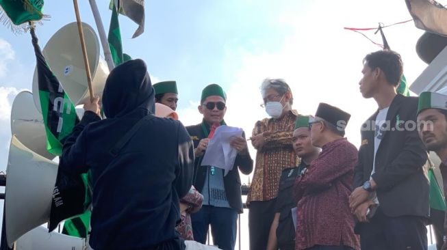 Di Depan 3 Anggota DPR, Massa HMI Tegas Tolak Harga BBM Naik: Rakyat Semakin Susah!