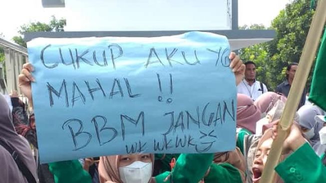 Gelombang Aksi Demo Tolak Kenaikan BBM di Lotim Yang Dilakukan Mahasiswa