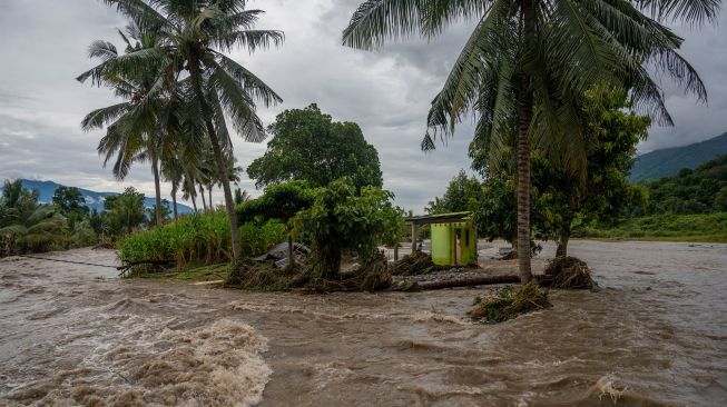 Kondisi sebuah rumah setelah terkena banjir di Desa Pakuli Utara, Gumbasa, Sigi, Sulawesi Tengah, Selasa (6/9/2022). [ANTARA FOTO/Basri Marzuki/tom]
